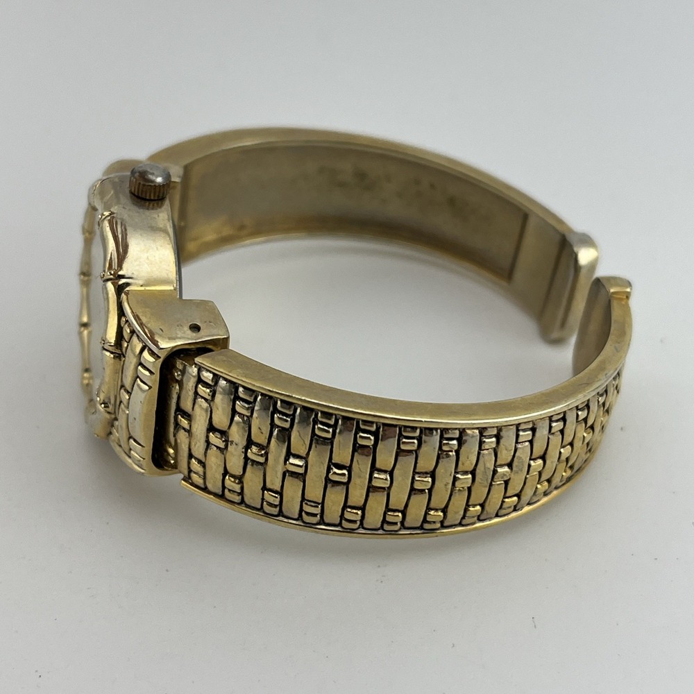 Geneva Watch Womens 28mm Gold Tone Textured Bangle Band Band- New Battery - Picture 6 of 8